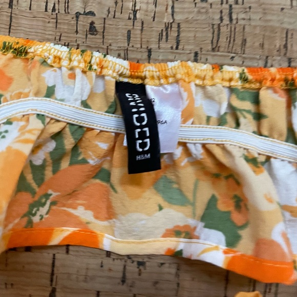 Cute Floral Divided Crop Top! - Picture 4 of 6